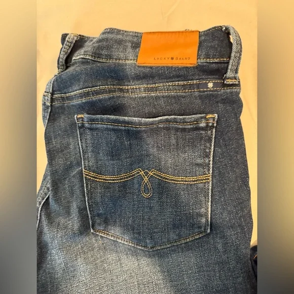 Lucky Brand Jeans - Picture 2 of 5